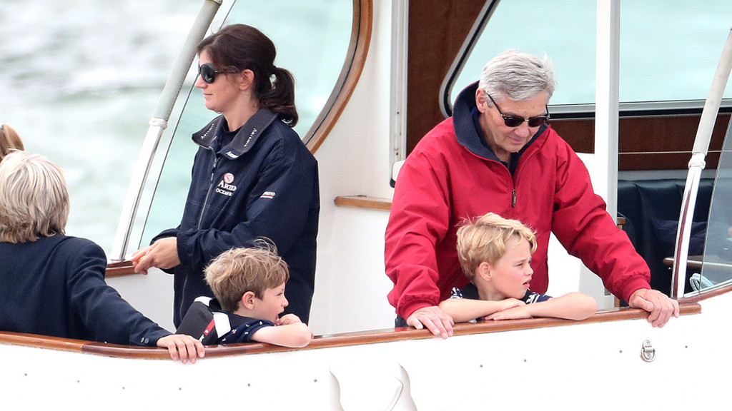 乔治王子和迈克尔·米德尔顿在船上