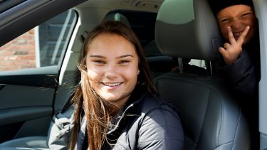 杰米·斯克林杰分享了她的冬季驾驶技巧，因为她十几岁的继女已经开始开车了